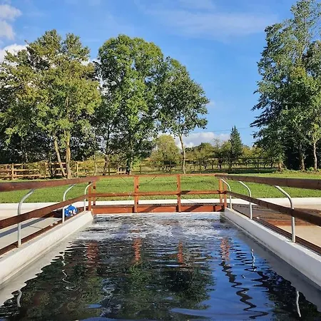 Hébergement de vacances Chaleureux Dans Un Domaine D'exception Nomdieu